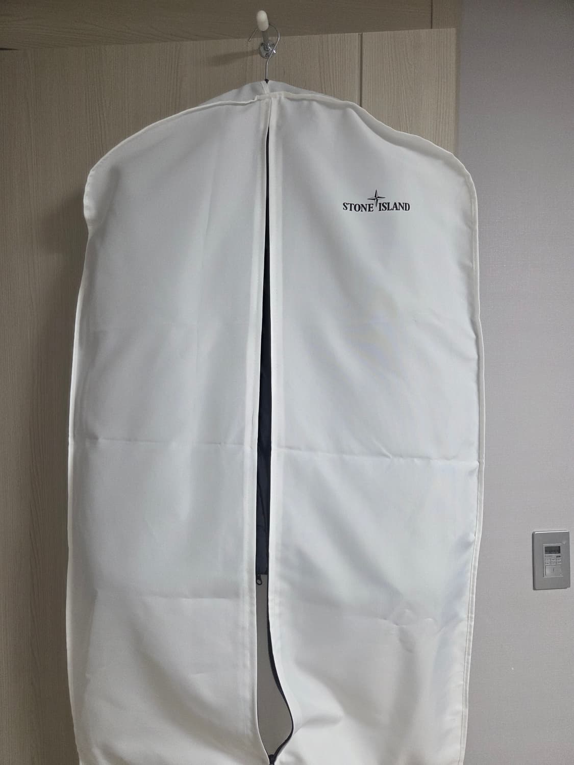 스톤아일랜드 23FW 크링클랩스 논후드패딩 블랙 상품이미지7