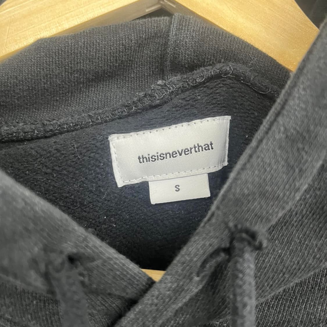 디스이즈네버뎃 블랙 T로고 스웨트셔츠 후드티(S) 상품이미지7