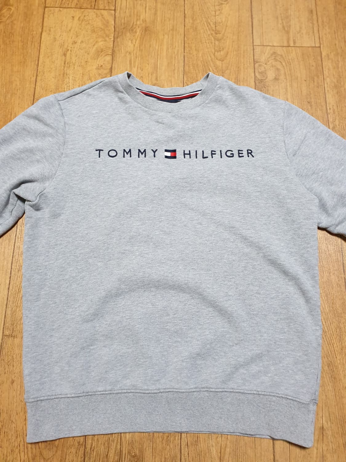 1173 타미힐피거 라운드티 95 사이즈입니다 상품이미지1