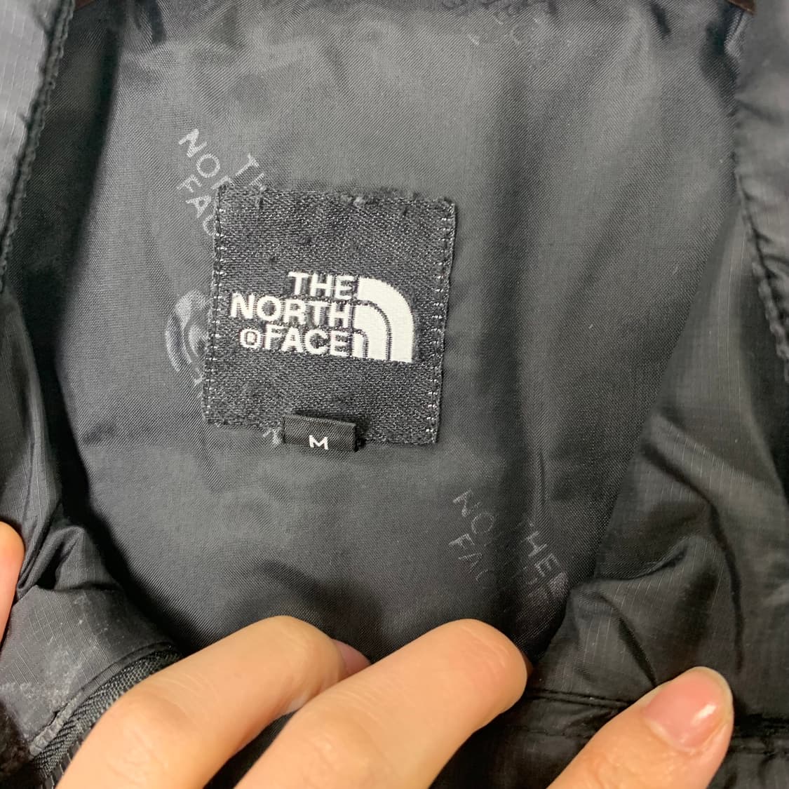 노스페이스 블랙 경량 패딩 상품이미지6