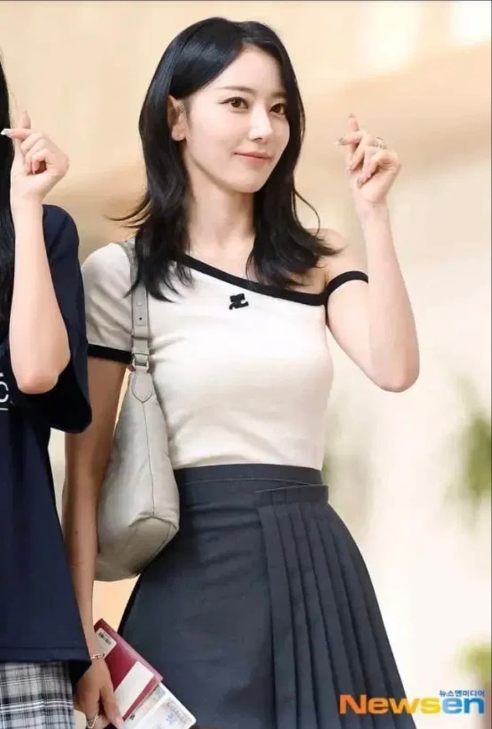 (s) 꾸레쥬 콘트라스트 원숄더 반팔 상품이미지1