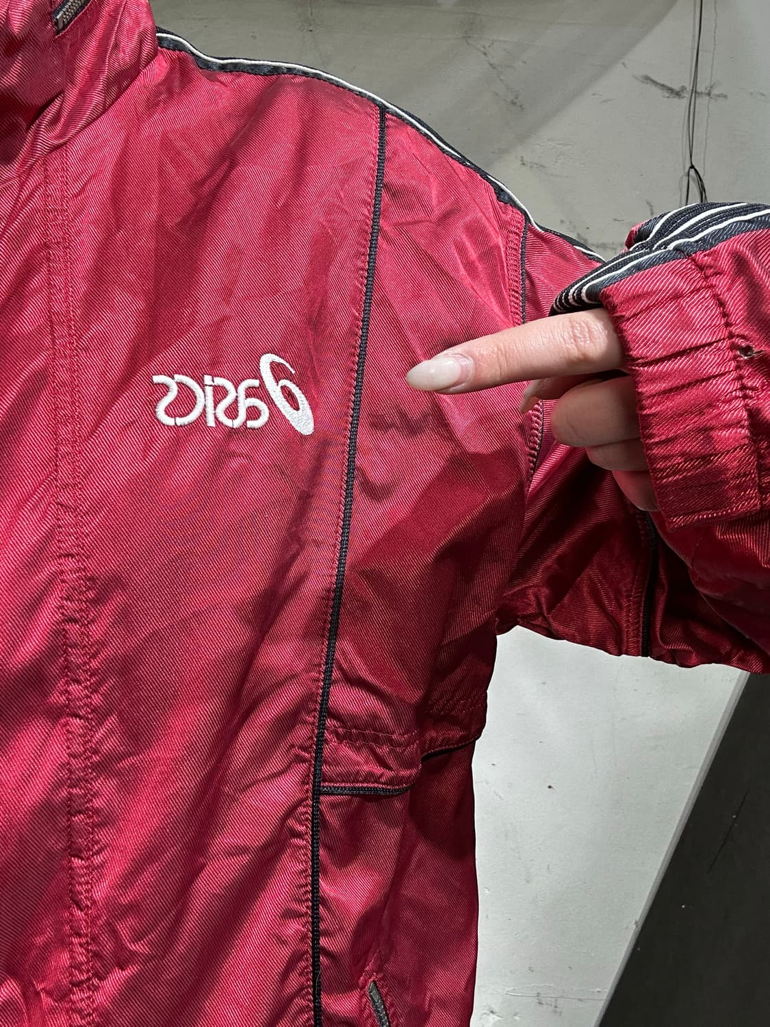 아식스 버건디 올드스쿨 사이드 라인 오버핏 바람막이 자켓 상품이미지4