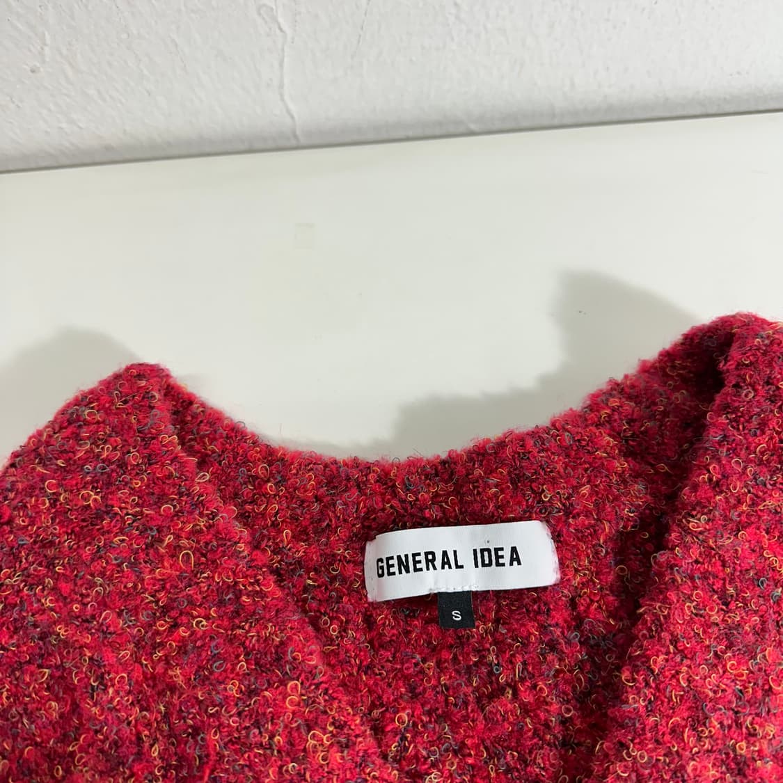 우먼S 제너럴아이디어 다홍 콩단추 보카시 부클 크롭 가디건 상품이미지5