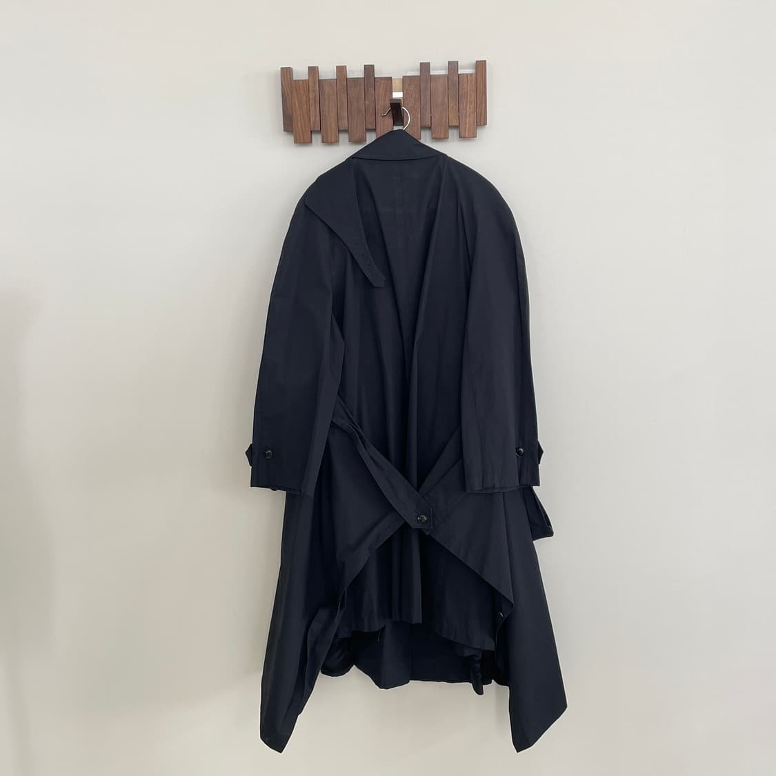 뎀나 발렌시아가 아카이브 트렌치 비대칭 네이비 트렌치 코트 상품이미지3