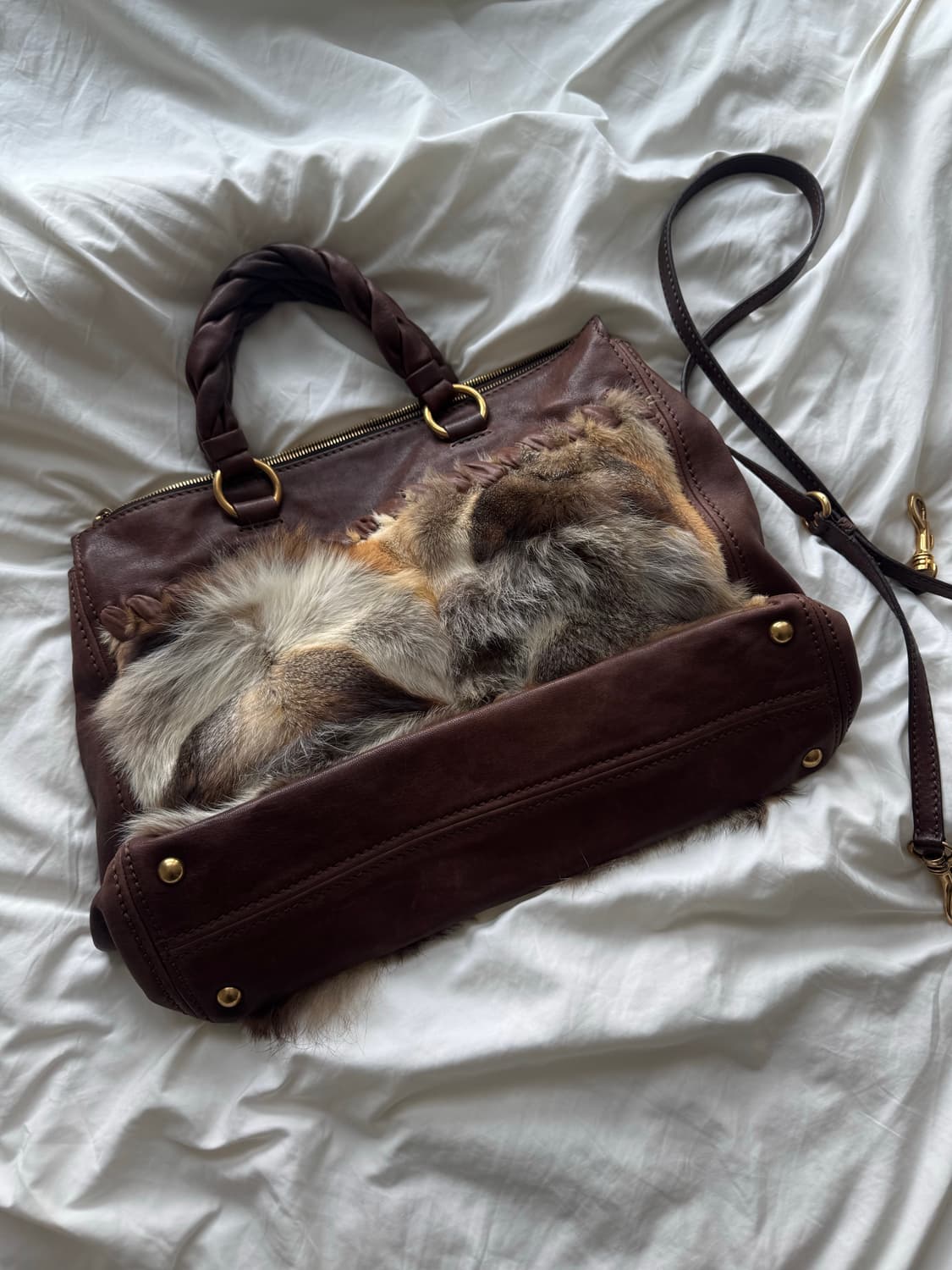 미우미우 브라운 퍼 가방 상품이미지2