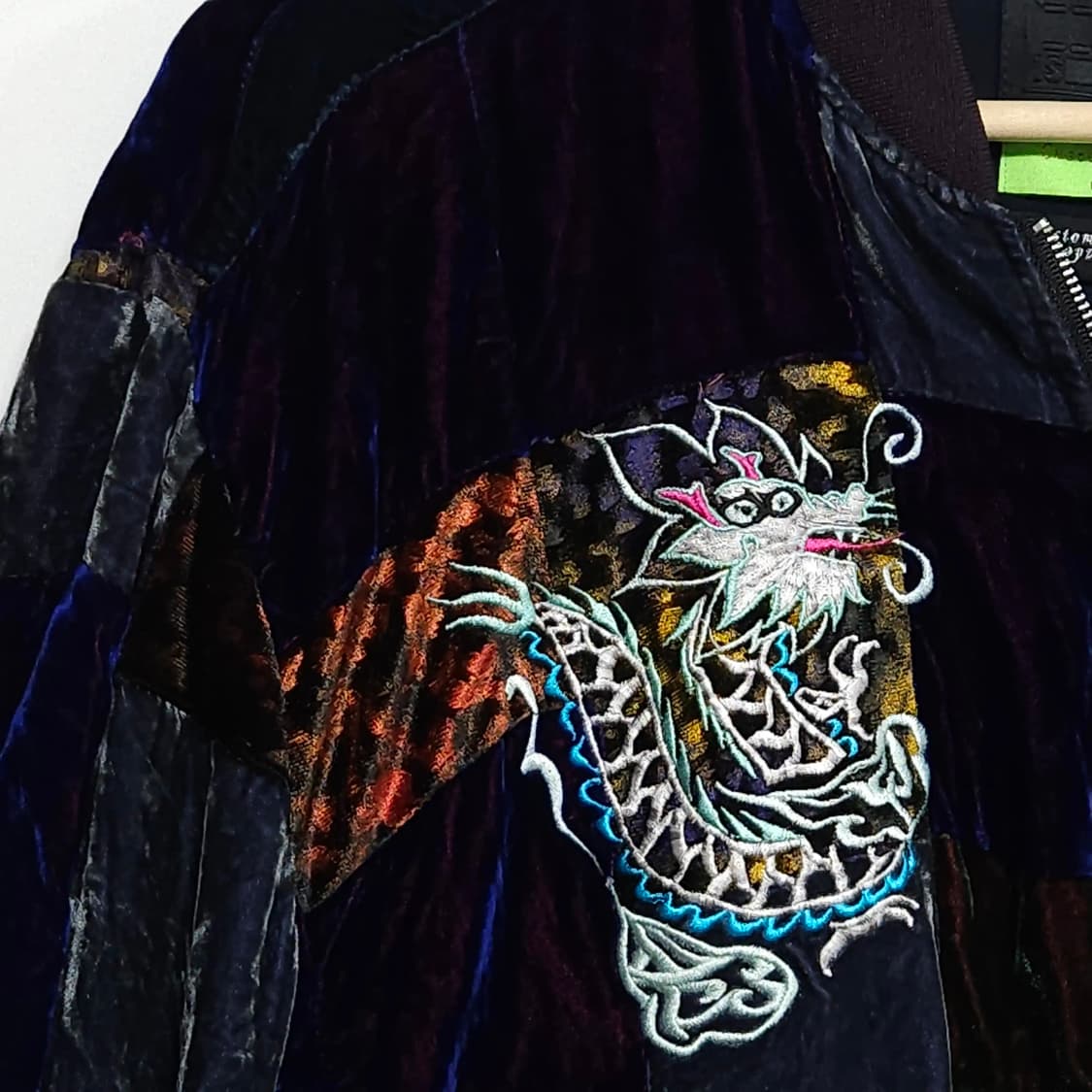 99%IS 나인티나인퍼센트이즈 바조우 블록 벨벳 드래곤 자켓 105 상품이미지2