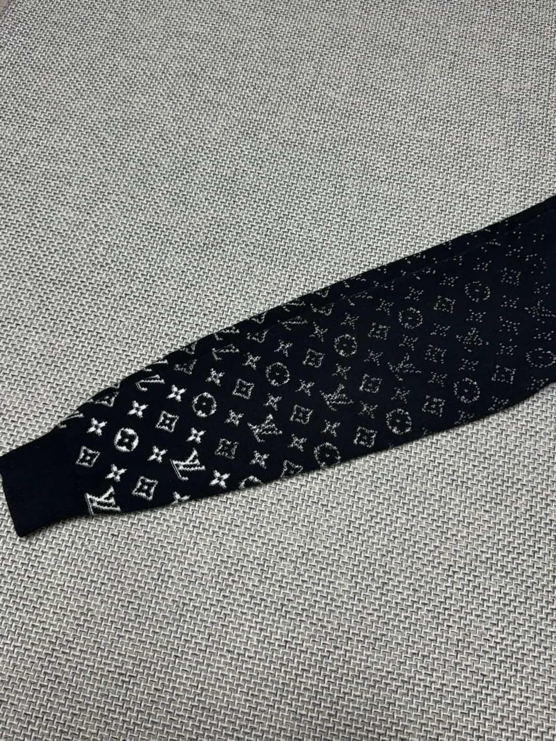 루이비통 그라디언트 모노그램 니트 상품이미지4