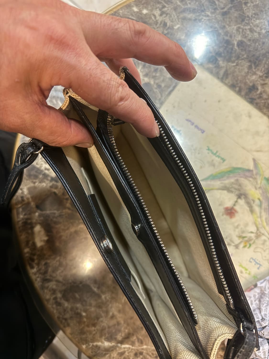 정품 발렌시아가 캔버스 포세트 크로스백 팝니다 상품이미지7