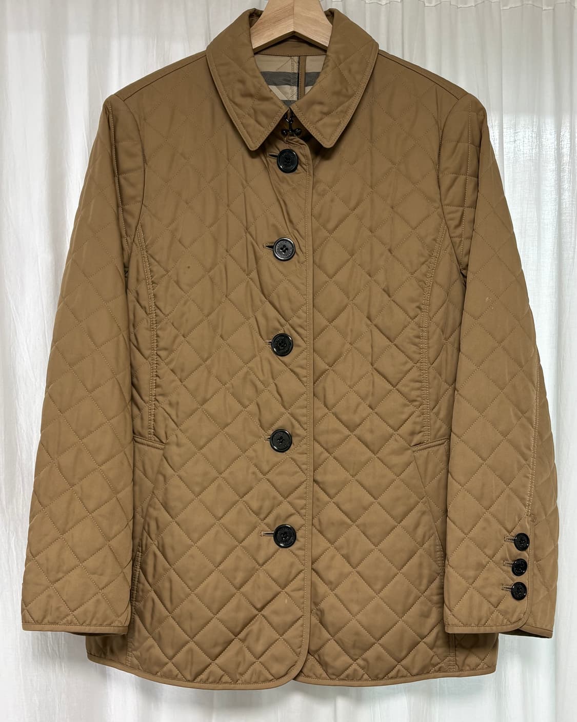 버버리 런던 다이아몬드 퀼팅 자켓 상품이미지1