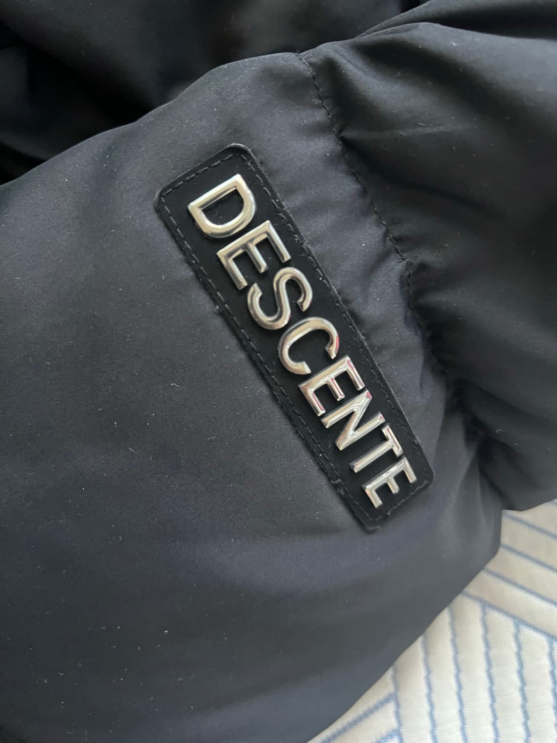 데상트 캐논 구스다운 블랙 85 S 상품이미지5