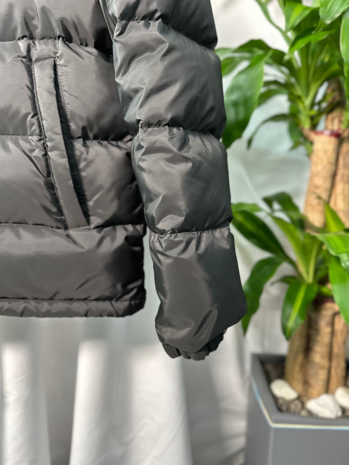 [정품][민트급/50사이즈] 프라다 트라이앵글 로고 다운 패딩  상품이미지6