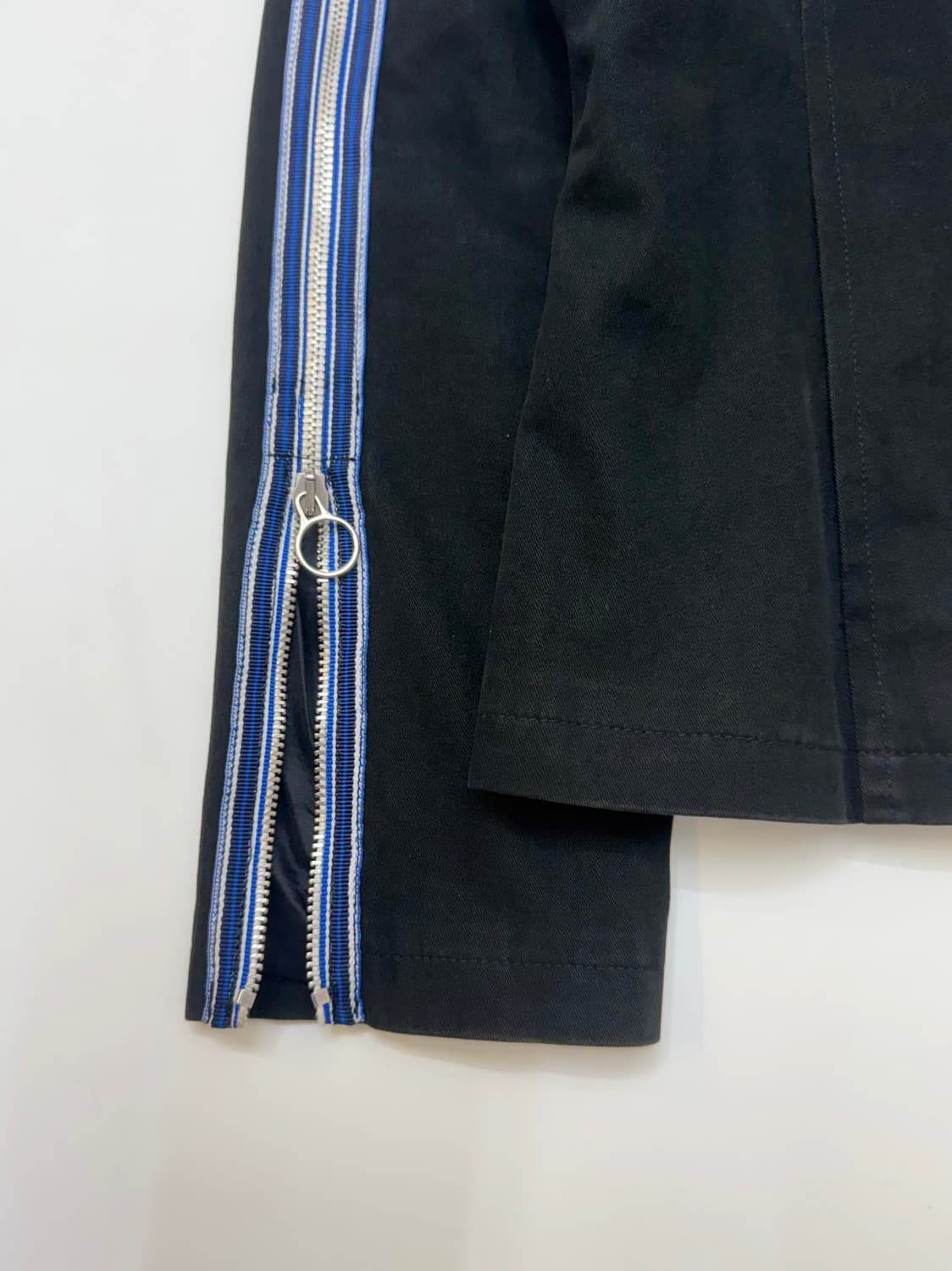 Moschino 모스키노 블랙컬러 스트라이프 디테일 집업 자켓 상품이미지5