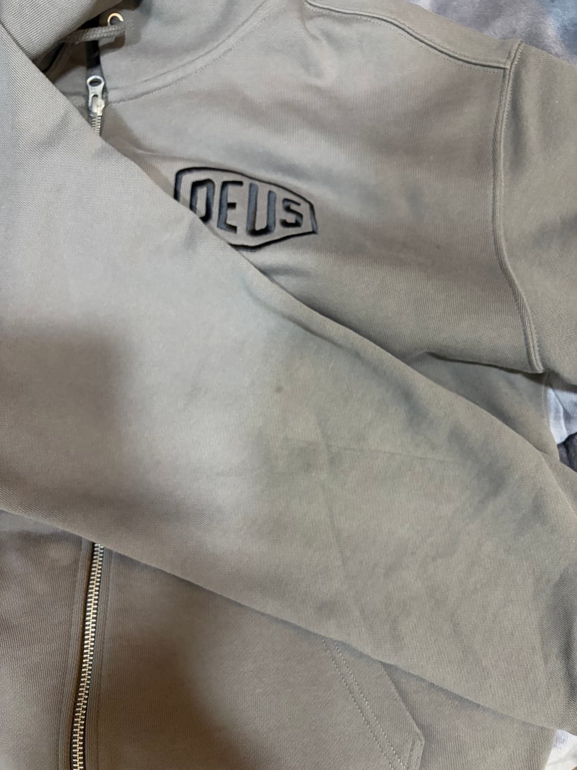 데우스 엑스 마키나 컬리지 어드레스 후드 집업 차콜 상품이미지3