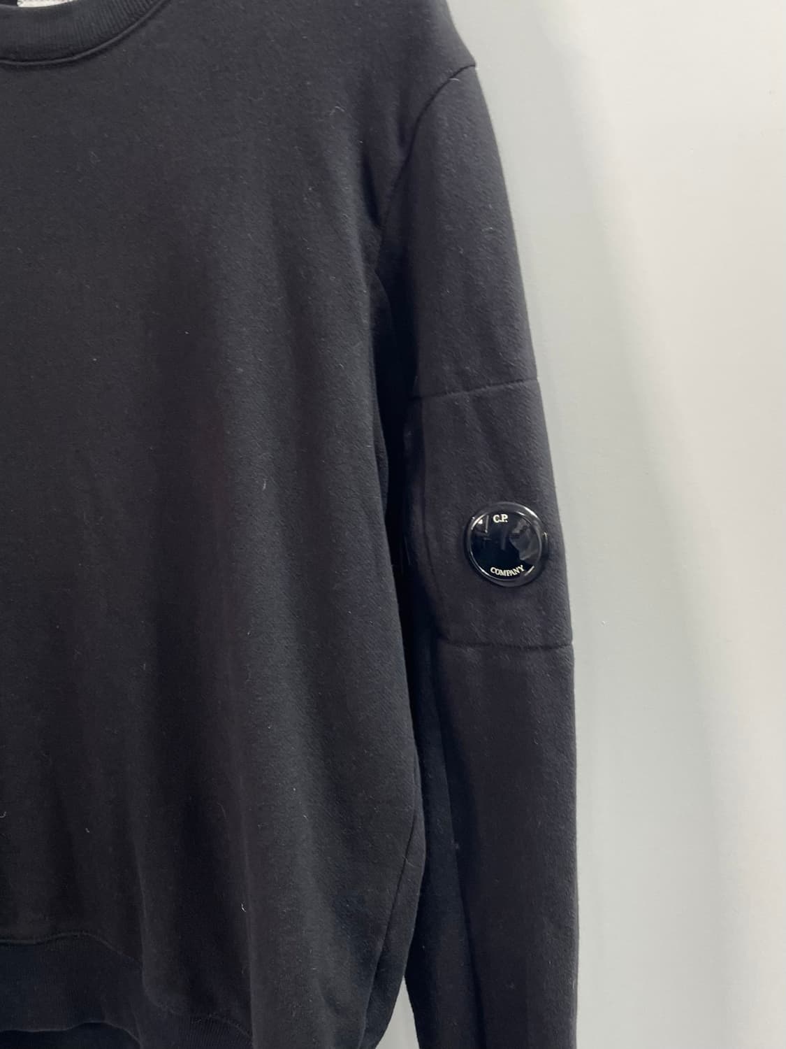 CP컴퍼니 렌즈 블랙 맨투맨 (on.565) 상품이미지4