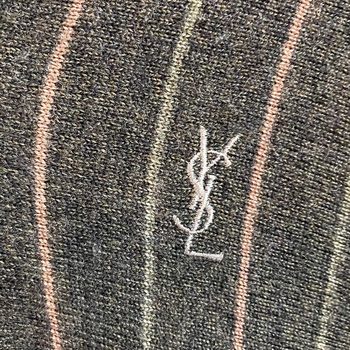 입생로랑 브이넥 니트 상품이미지6