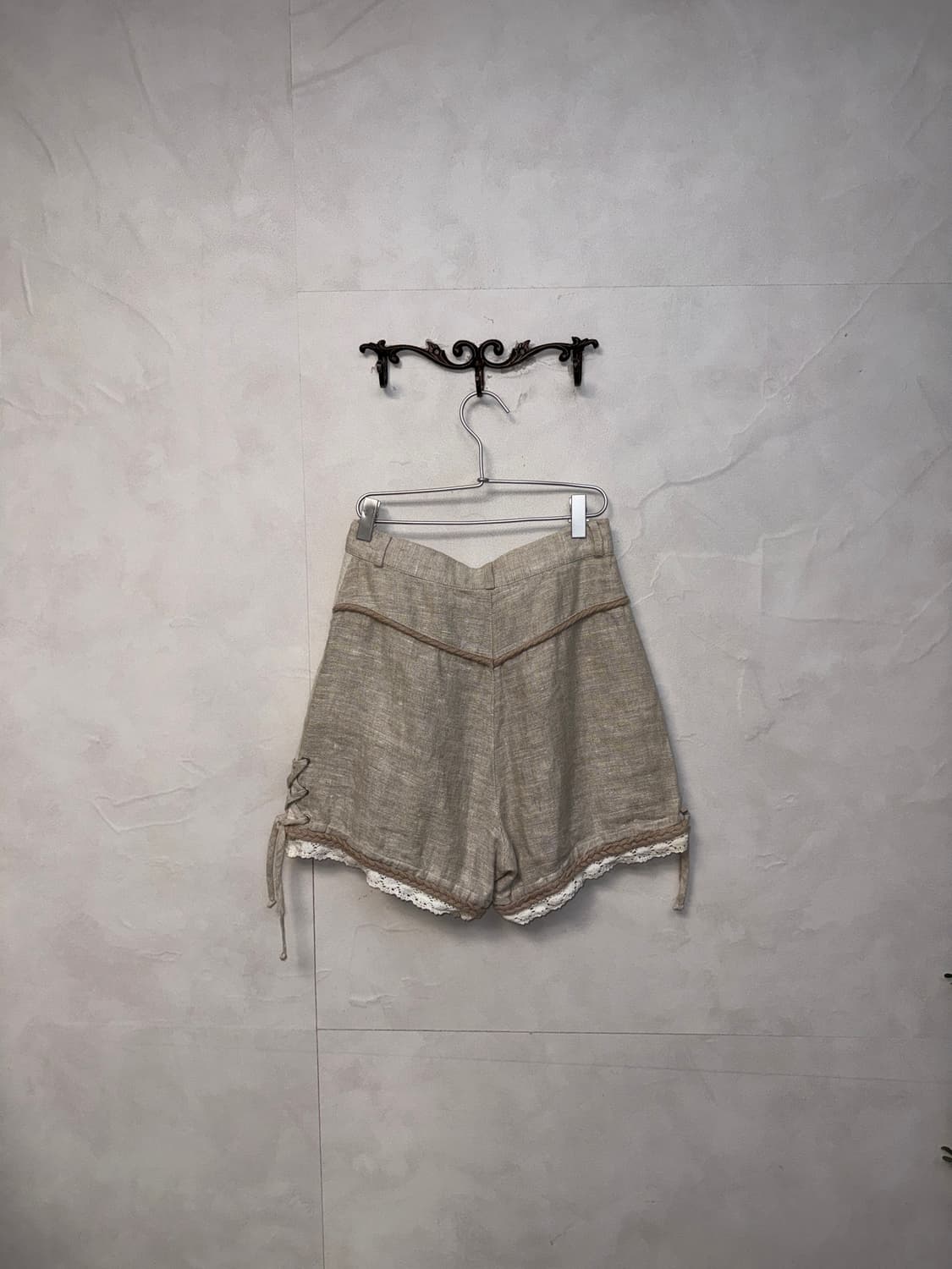 Beige linen laceup lettering shorts 상품이미지3