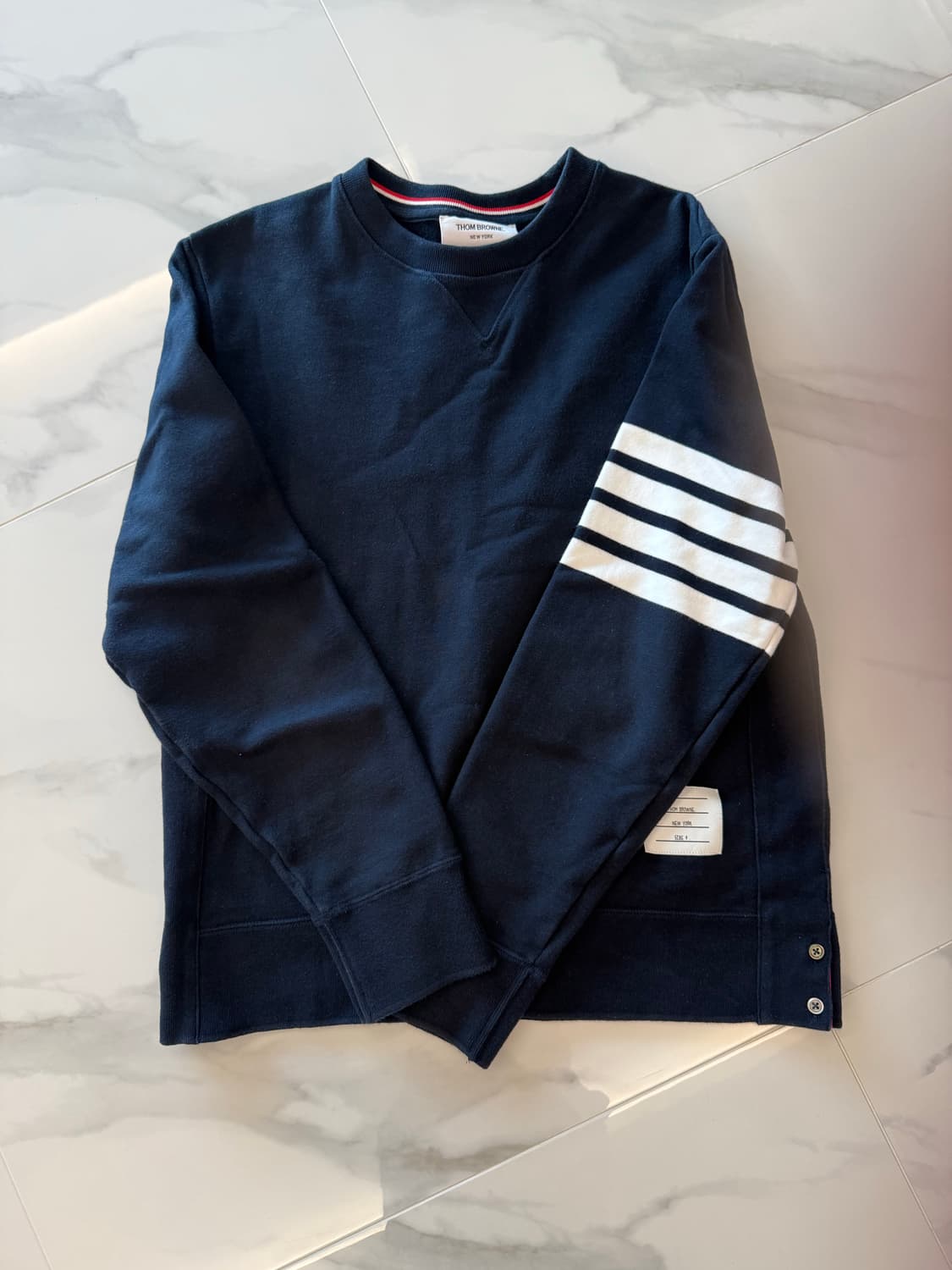 톰브라운 사선완장 맨투맨 네이비 4사이즈 상품이미지1