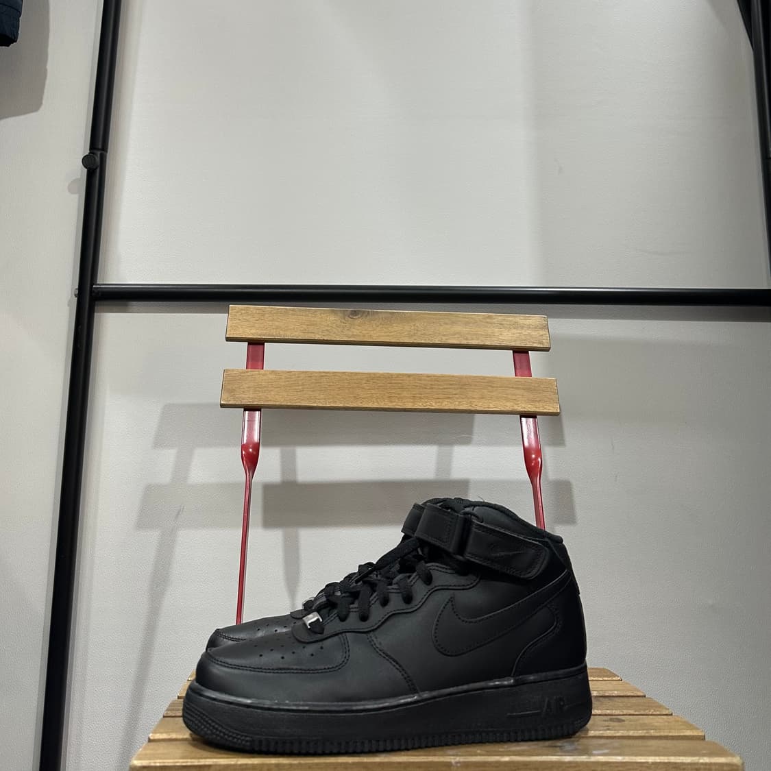 270) 나이키 운동화 남성 남자 신발 에어포스1 미드 올블랙 상품이미지3