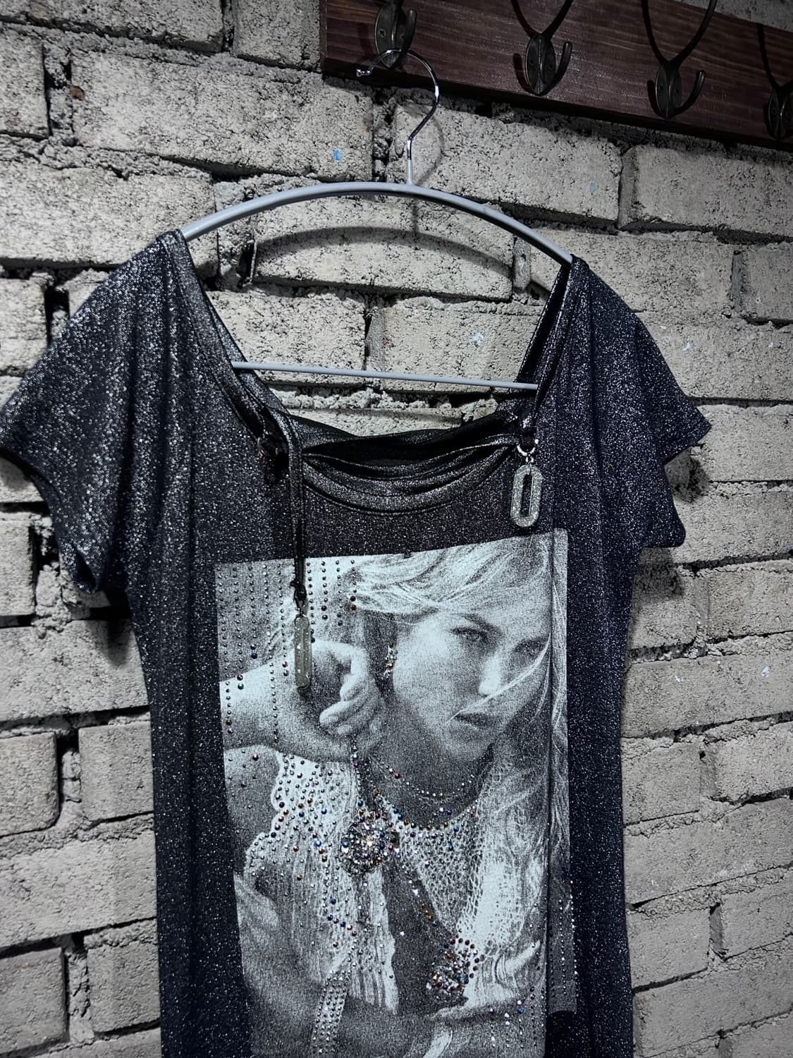 Glitter Graphic Rhinestone Top 상품이미지4
