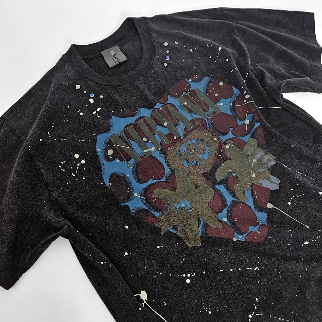 Nirvana 하트 셰입트 박스 페인팅 티셔츠 (dark gray) 상품이미지2