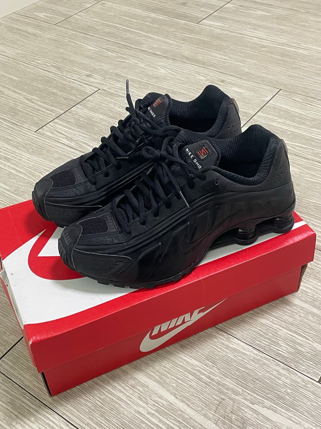 나이키 샥스R4 블랙 250 상품이미지2