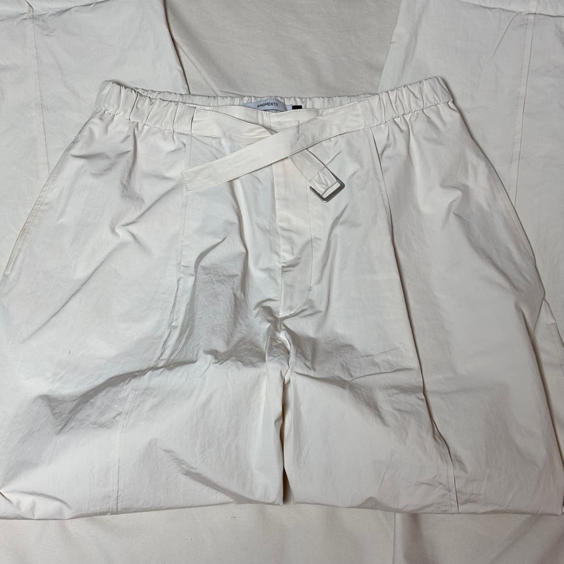 [L] 아모멘토 라이트 베이지 나일론 팬츠 상품이미지1