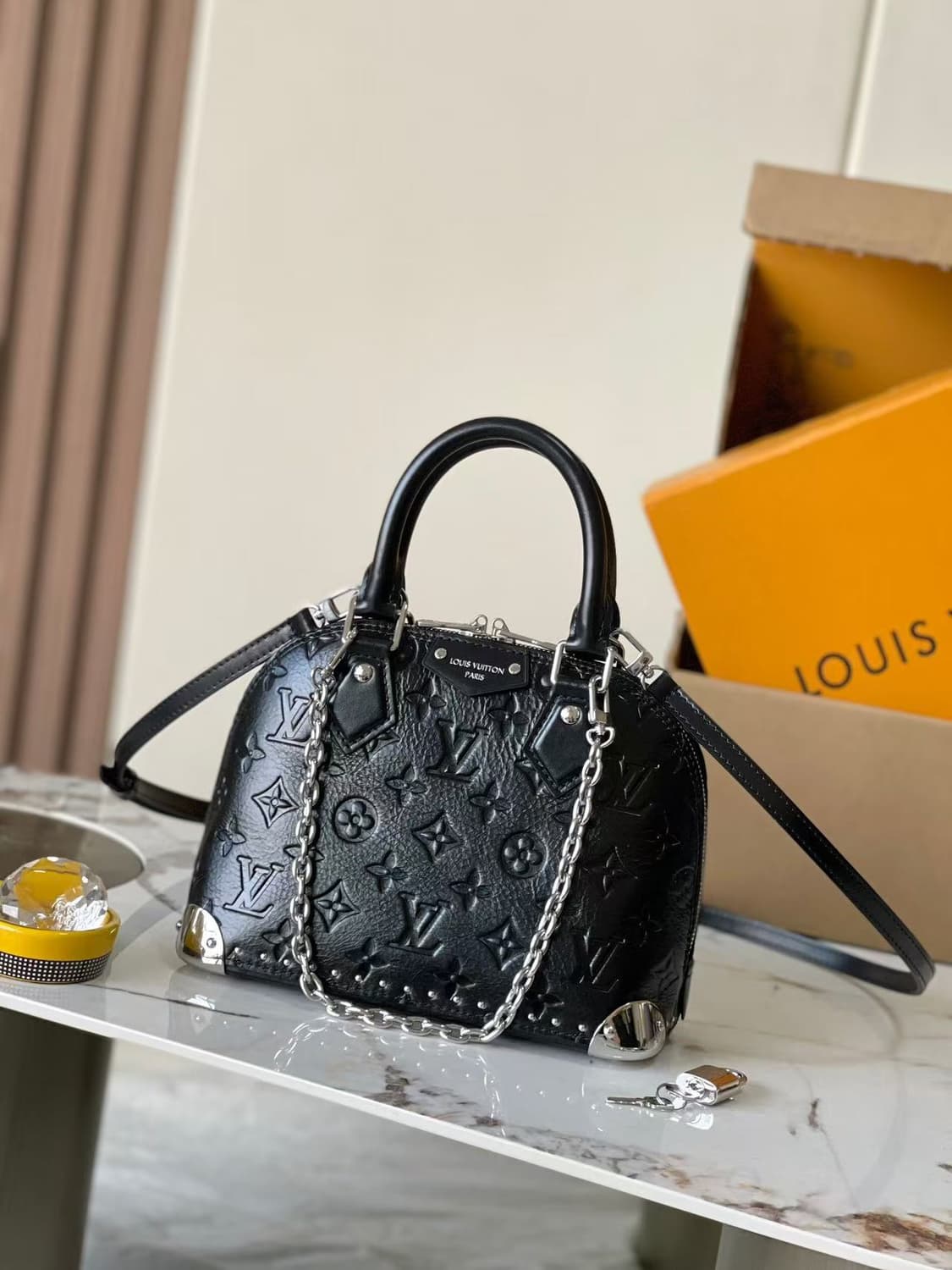 루이비통 모노그램 전체 프린트 알마 백 / 사이즈: 19X11X22
 상품이미지2