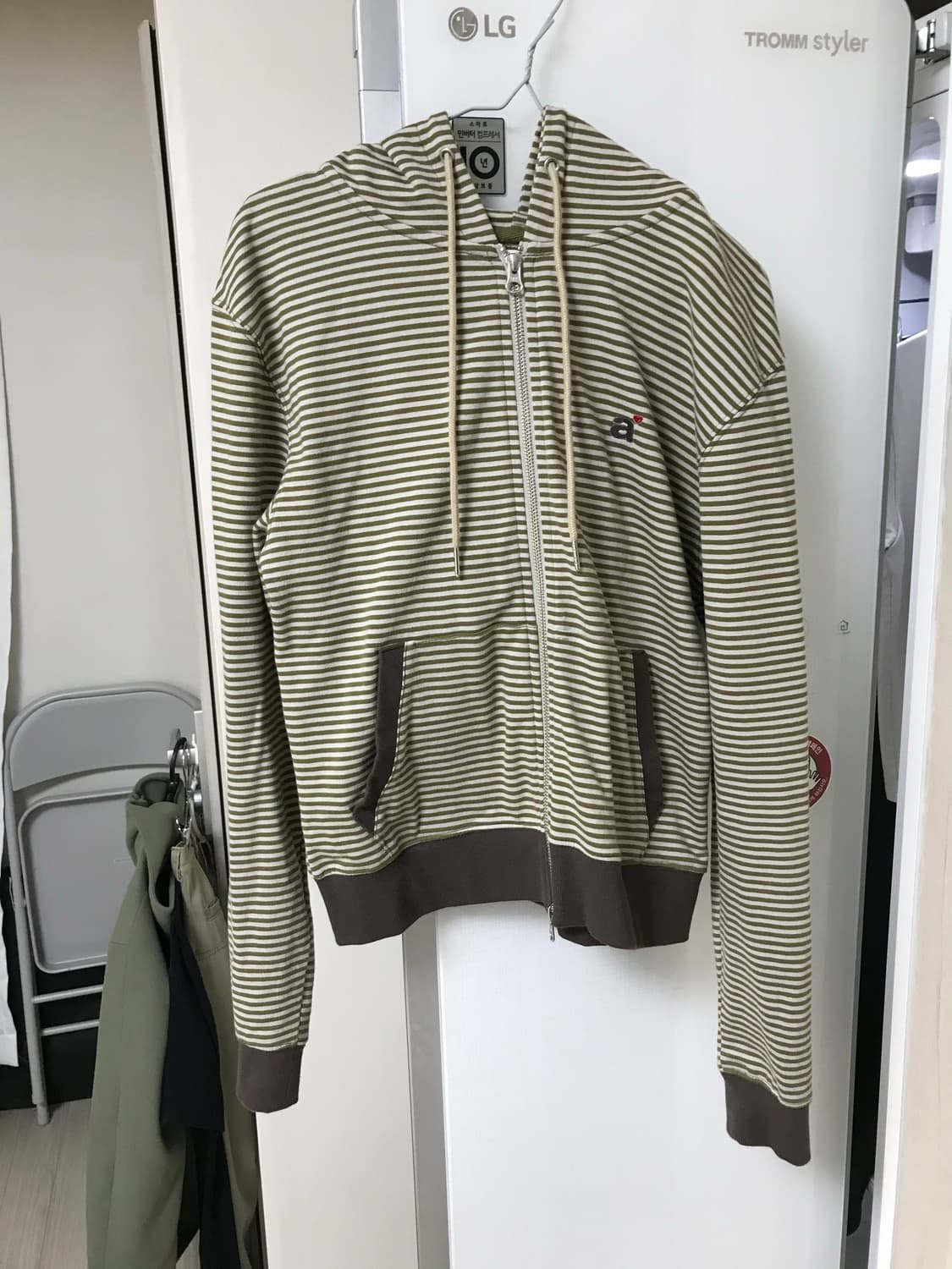 AEAE 에이이에이이 스트라이프 소문자 후드 집업 카키 상품이미지4