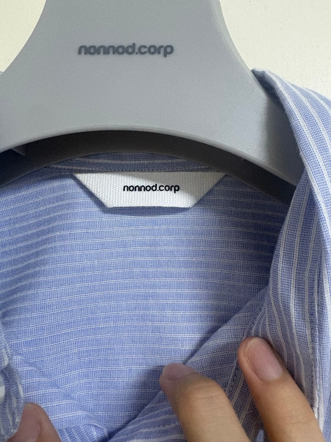 [1] 논노드 플렉시블 스트링 셔츠 - 스카이 블루 스트라이프 상품이미지7