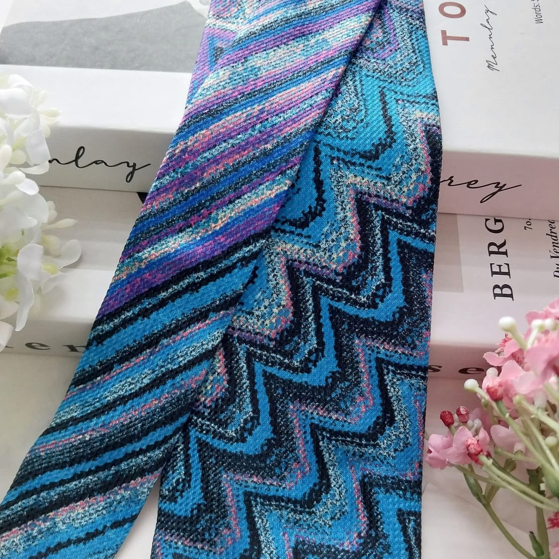 미쏘니 실크 블루 멀티 패턴 넥타이 9.6cm S등급 K1423
 상품이미지3