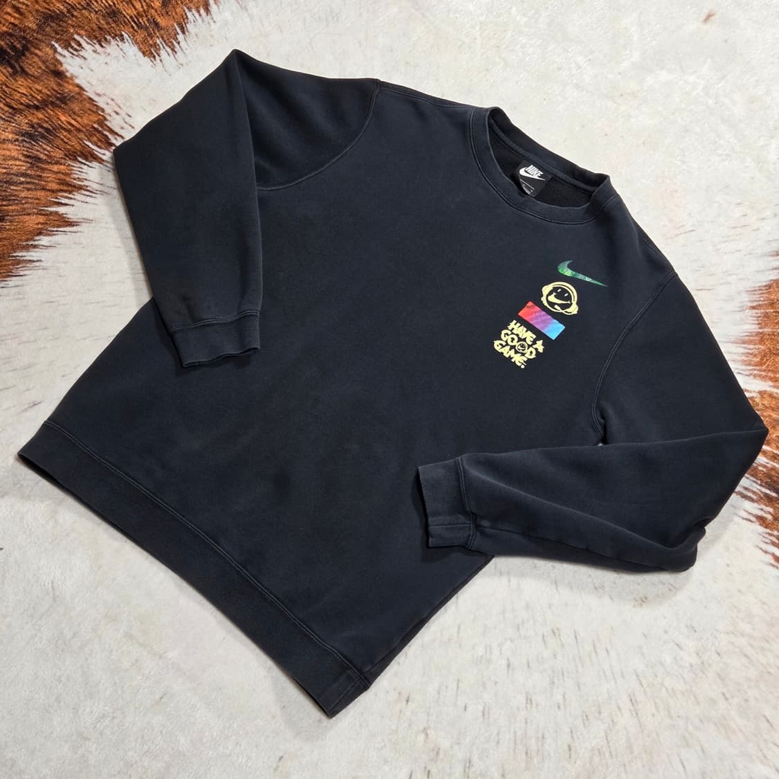 나이키 스마일 프린팅 약기모 블랙 맨투맨 상품이미지1