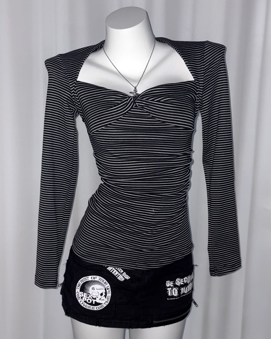 [michael T] 스트라이프 꼬임 홀터 셔링 블랙 갸루 긴소매 티셔츠 상품이미지3