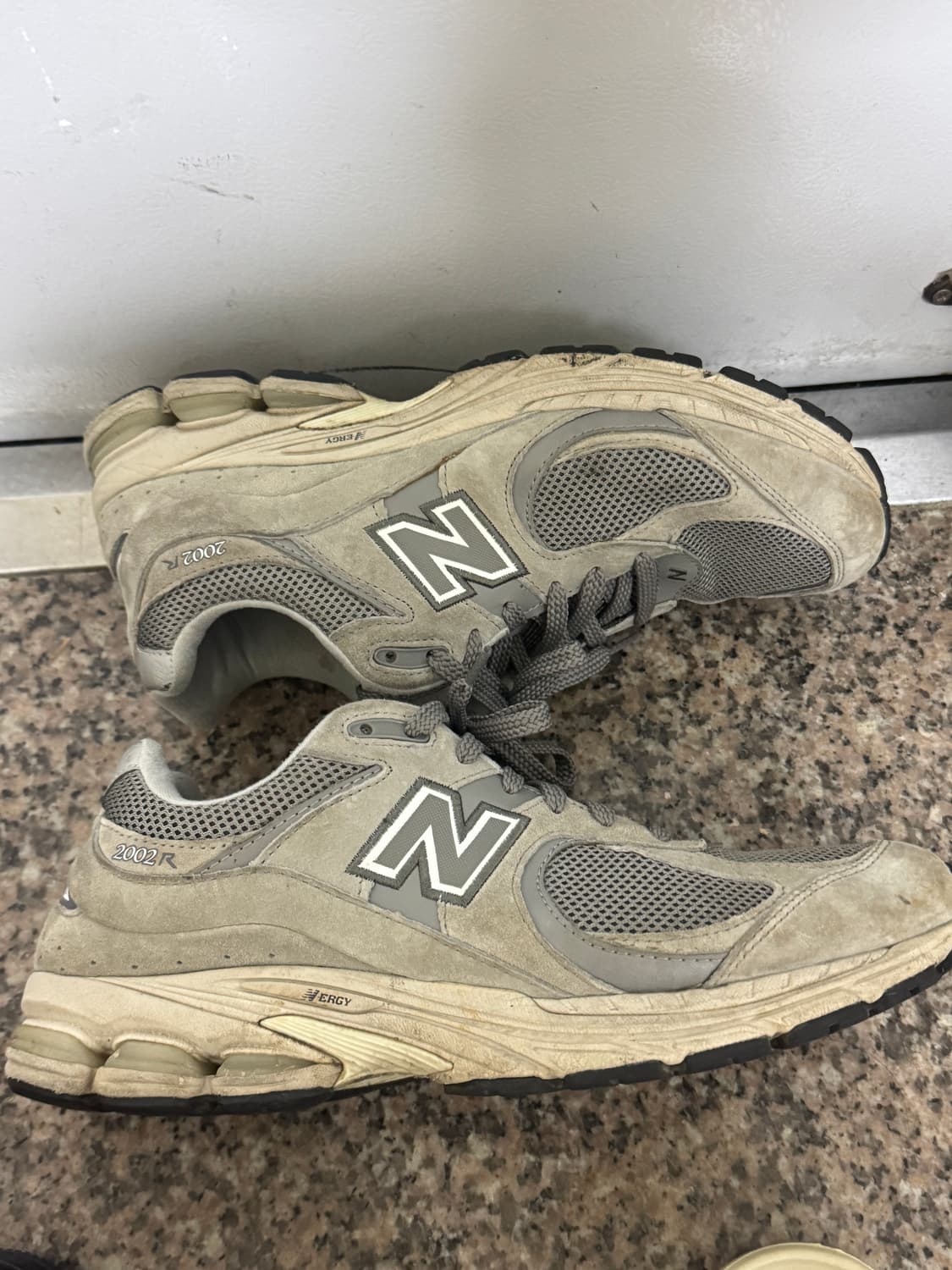 뉴발란스 2002R 그레이 운동화 상품이미지1