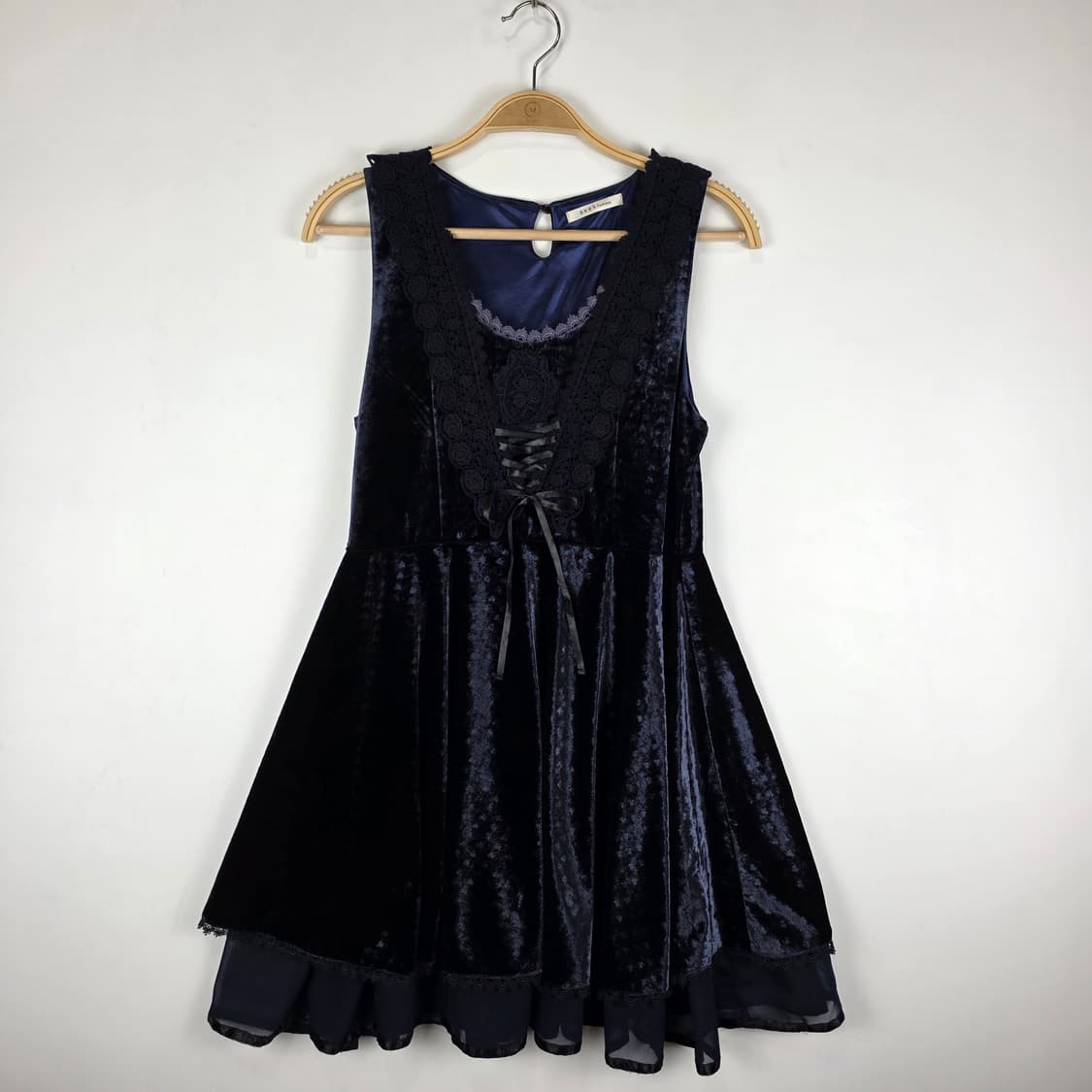 axes femme 아일렛 벨벳 러블리 원피스 상품이미지1