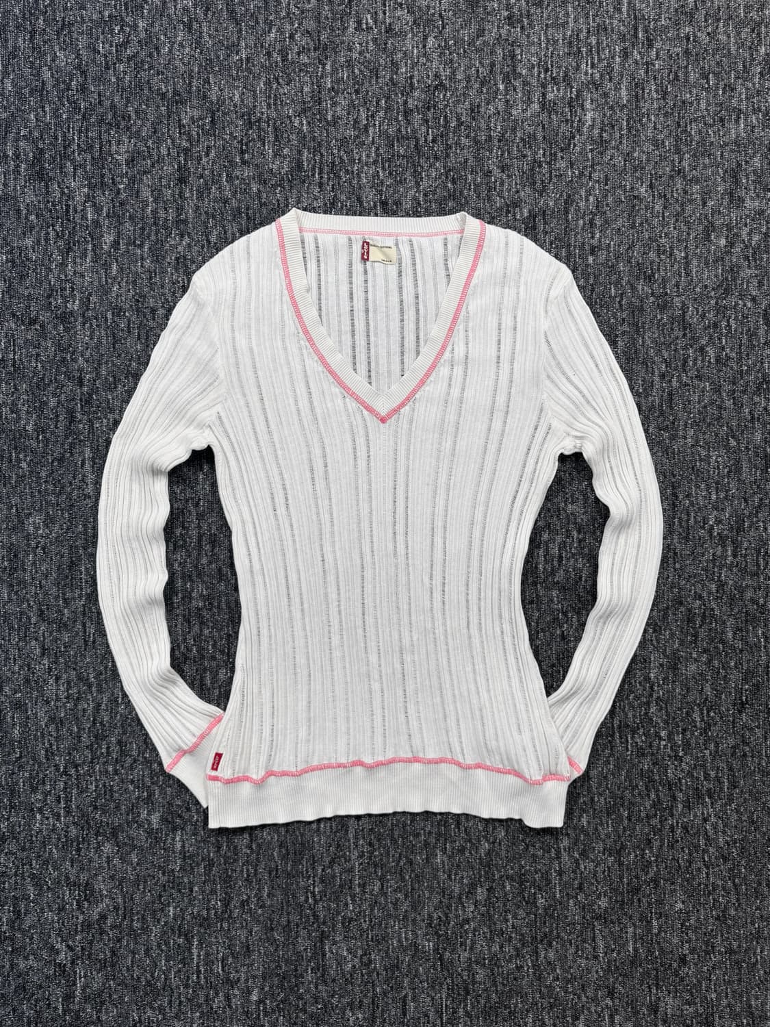 리바이스 화이트 브이넥 니트 상품이미지3