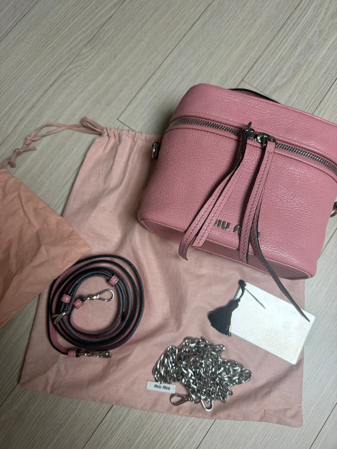 미우미우 스퀘어 핑크 토트 크로스백 상품이미지1