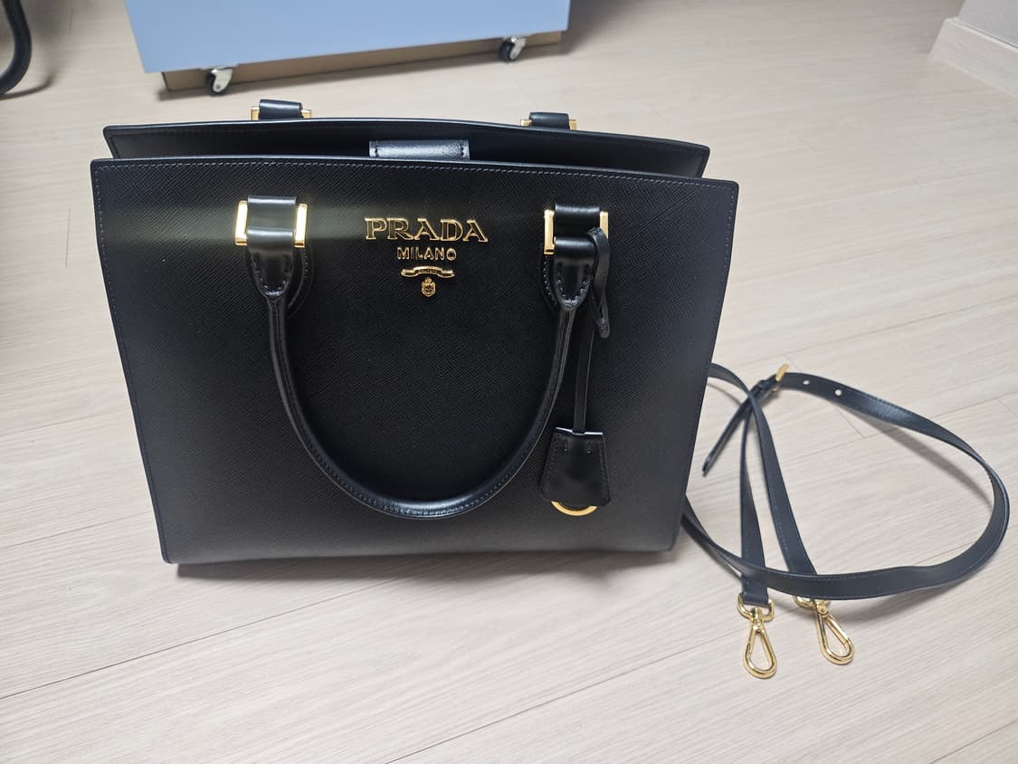 프라다 사피아노 블랙 토트백 + 스트랩 상품이미지1