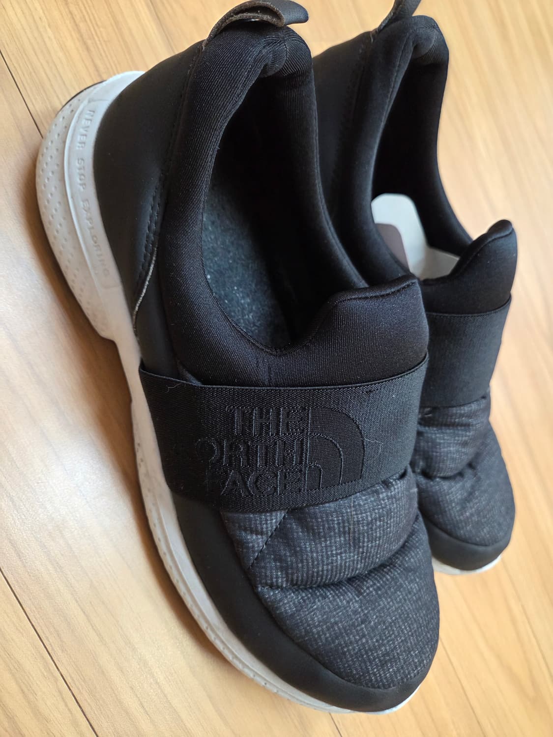 노스페이스 뮬 슬립온 블랙 색상 280mm입니다. 슬립온 스타일이라 신고 상품이미지2