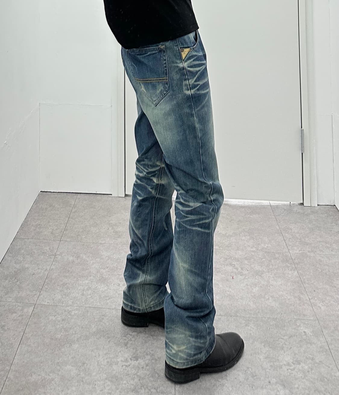 Vintage leather point fade jeans  상품이미지3