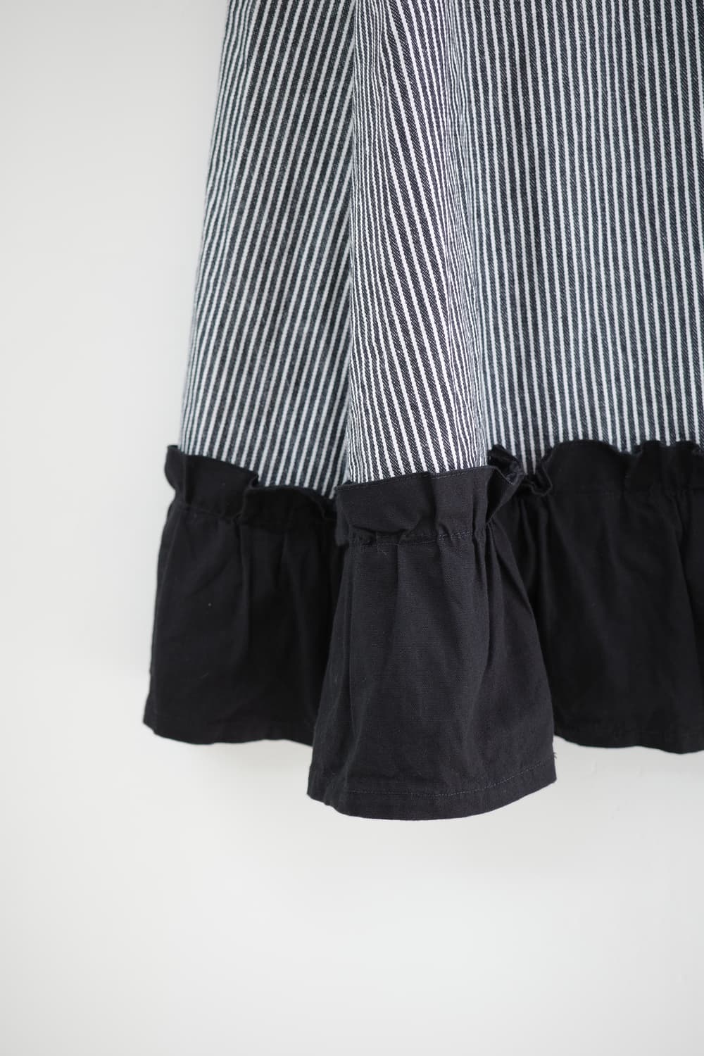 Stripped frill V-neck one-piece 상품이미지4