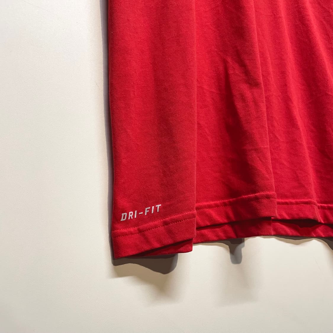 Nike 드라이핏 레드 로고 티셔츠 상품이미지4