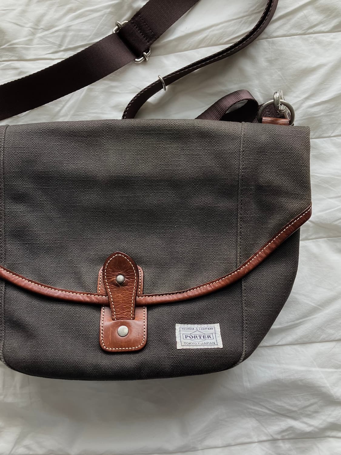 요시다포터 X 메디콤토이 콜라보 크로스백 상품이미지1