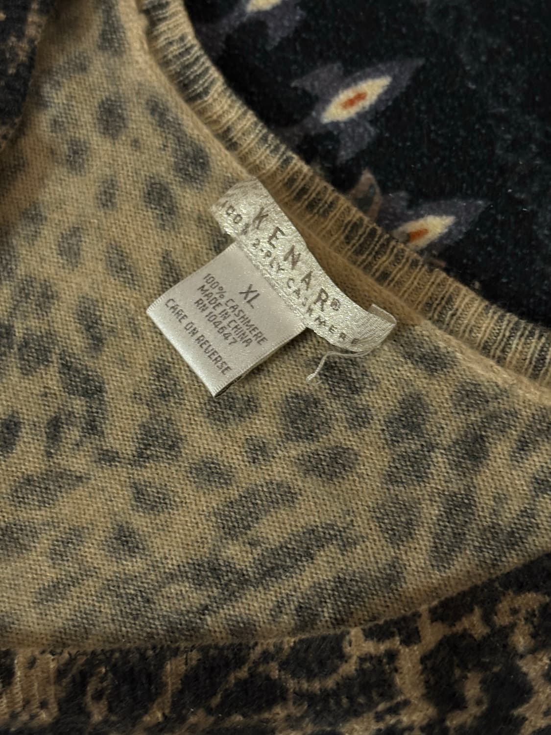 아케호무 빈티지 캐시미어 호피 브이넥 니트 상품이미지3