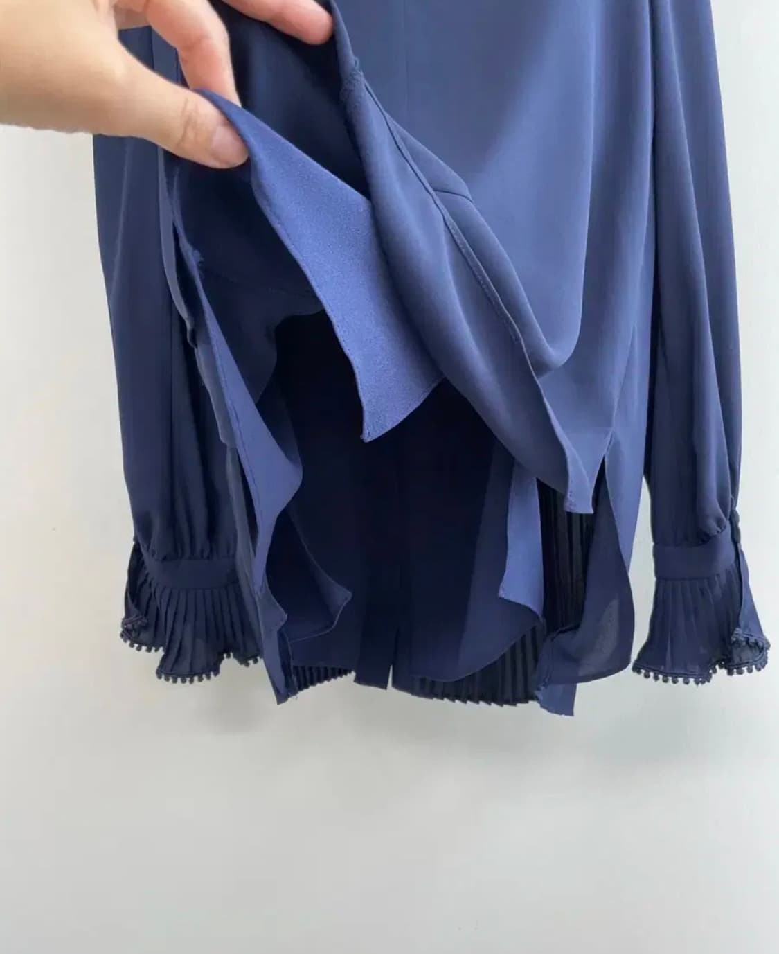 지고트(JIGOTT) 정품, 디테일이 정말 고급스러운 네이비 컬러 플리츠 상품이미지2