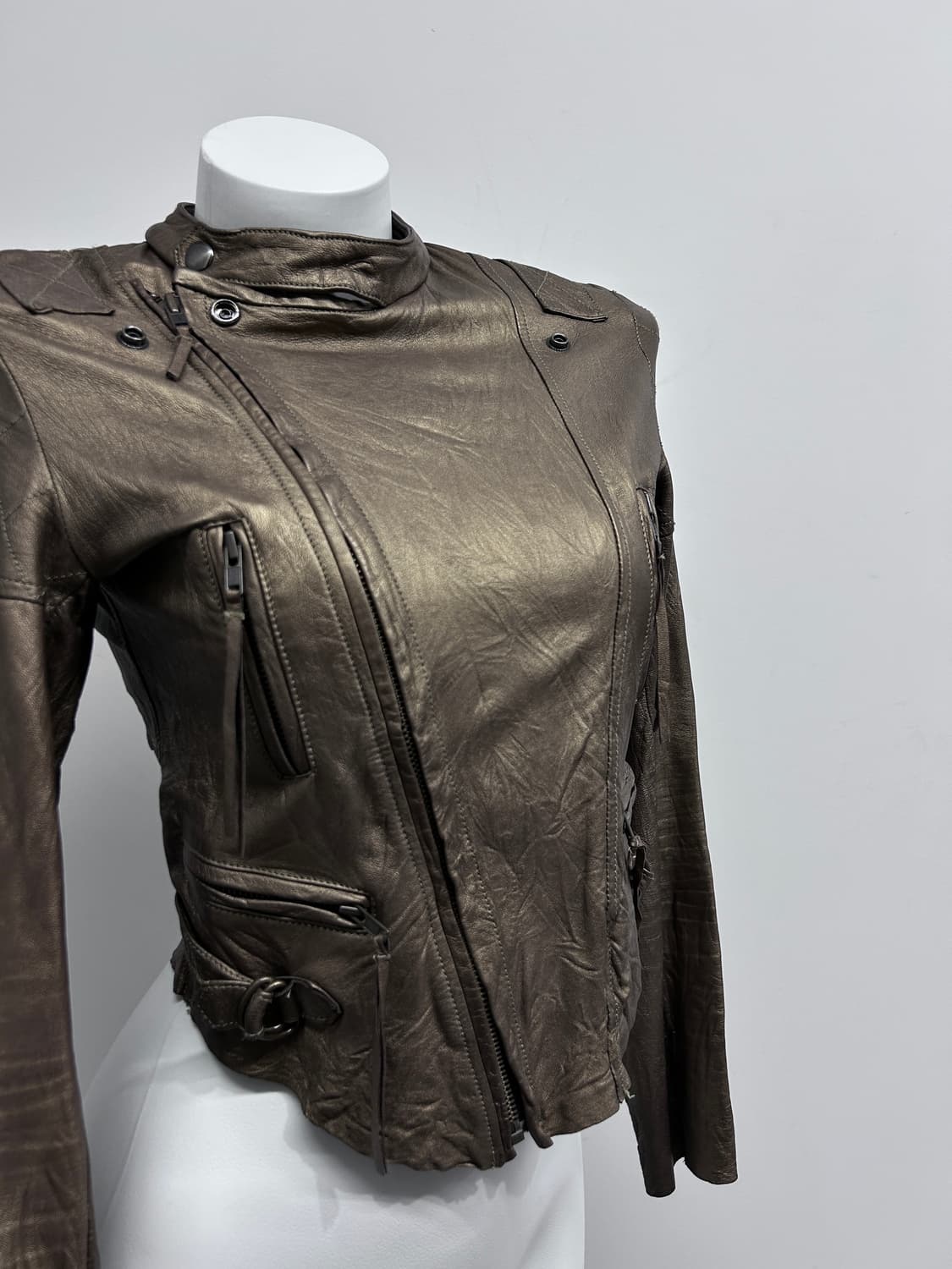 골드 코팅 램스킨 비대칭 크롭 자켓 상품이미지3