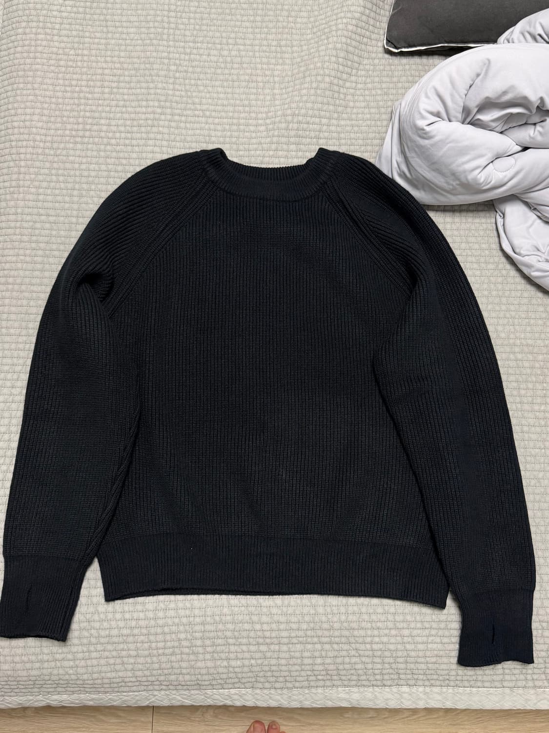  아웃스탠딩 크루넥 니트 블랙 상품이미지1