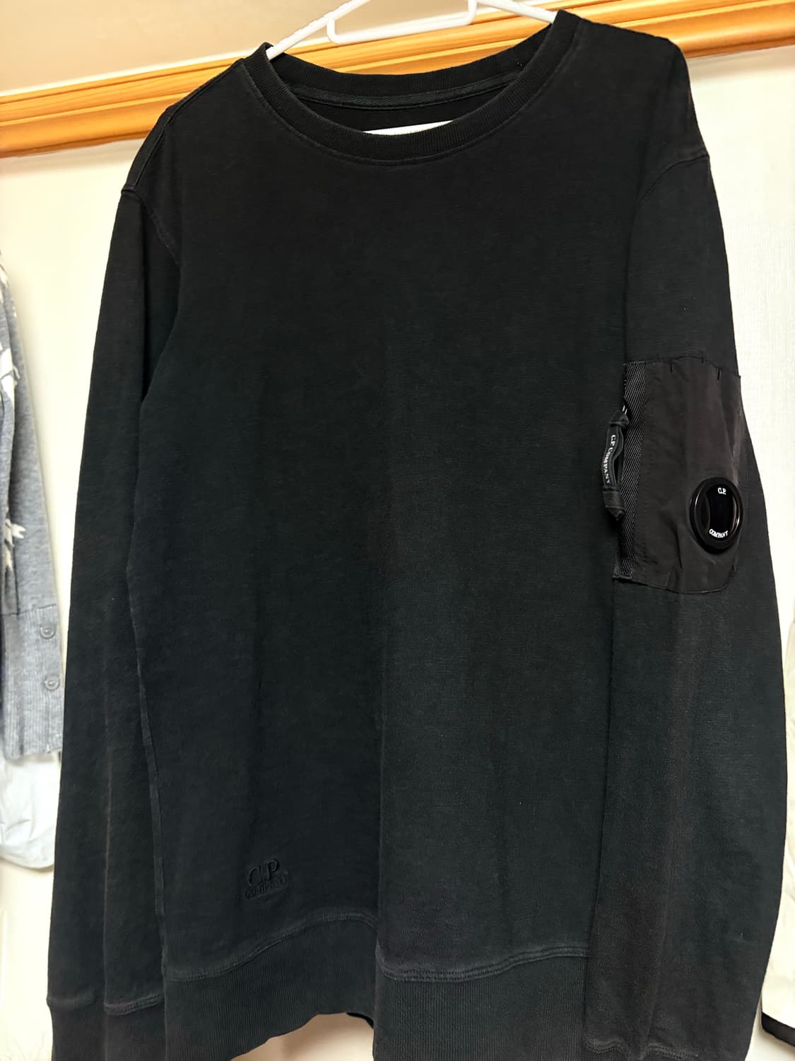 CP컴퍼니 맨투맨 상품이미지1