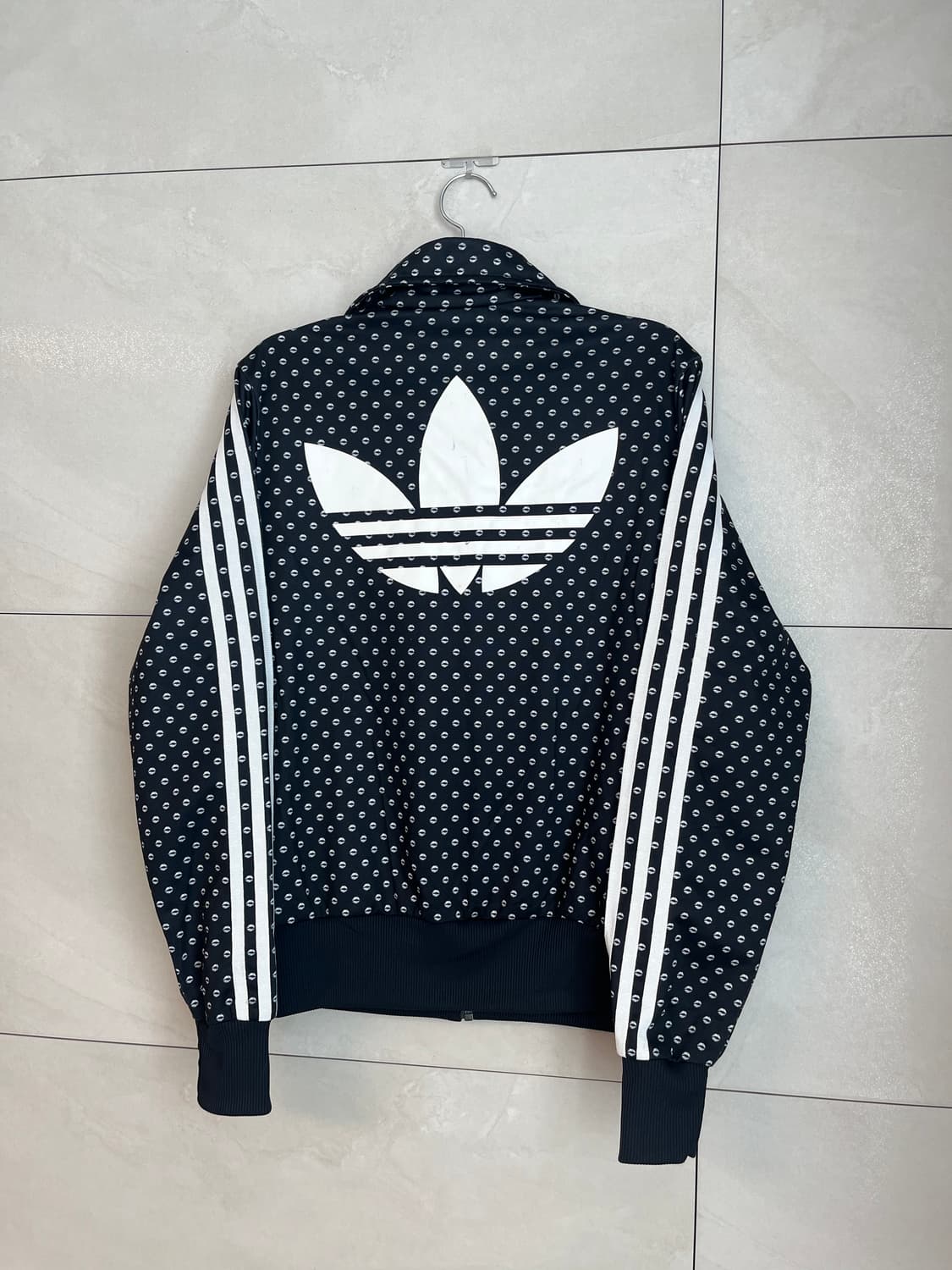 김고은 착용 모델 아디다스 입술 도트 져지 [100] 상품이미지5