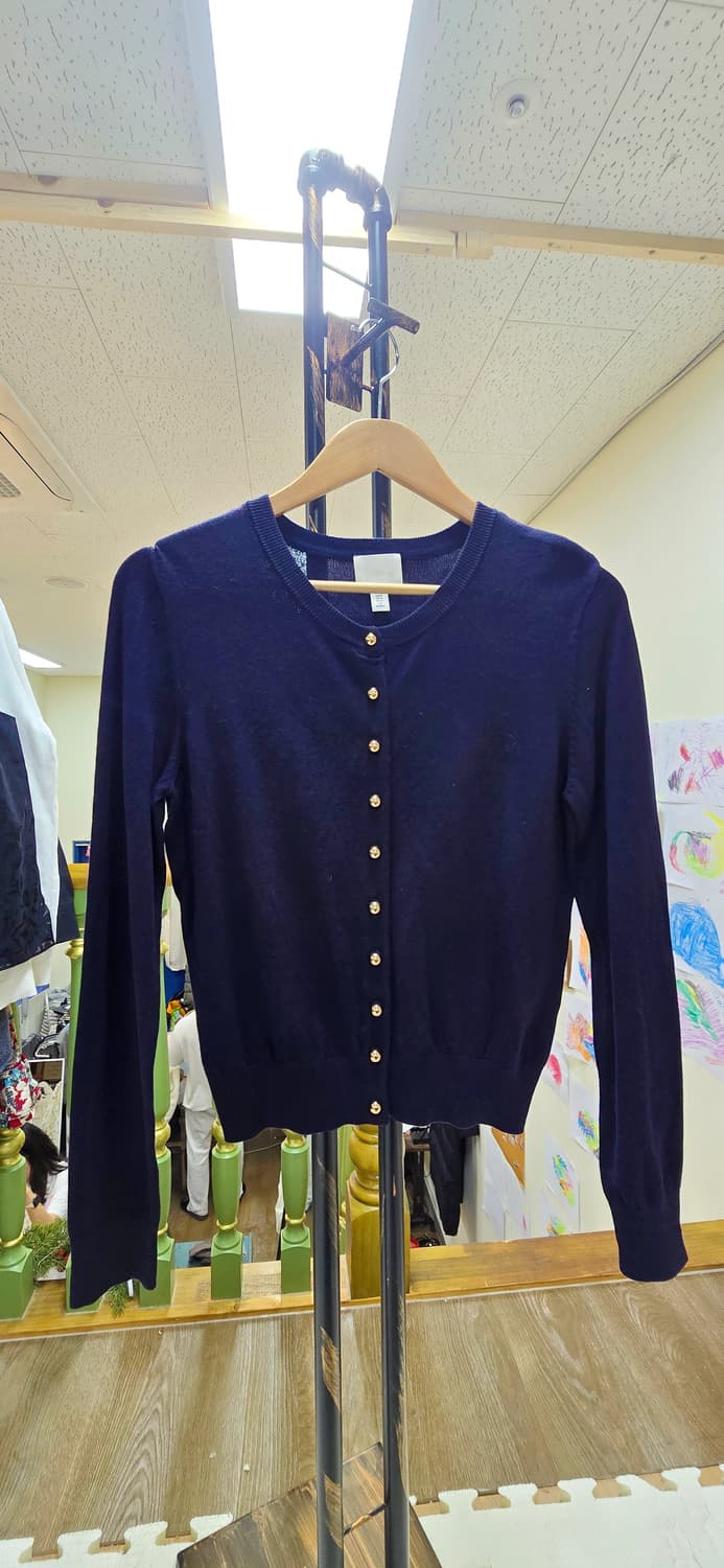 “H&M 네이비 가디건 M / 금단추 / 얇은 니트 / 새컨디션” 상품이미지2