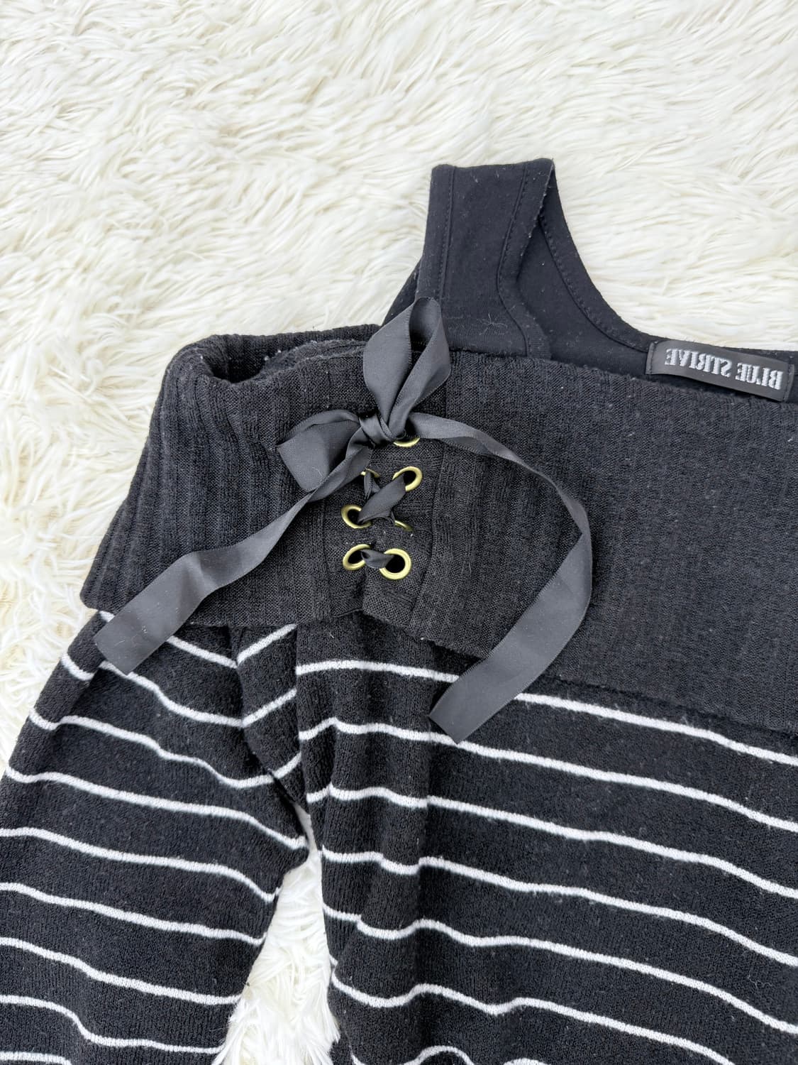 리본스트라이프오프숄더니트 상품이미지2